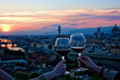 DEGUSTAZIONE DI VINO AL TRAMONTO